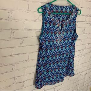 Women’s large flowy top with accents